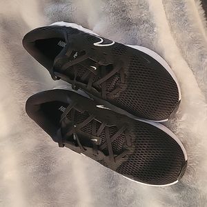 Nike Men's Air Max Infinity 2, Size 10-1/2. Brand New, in the box!